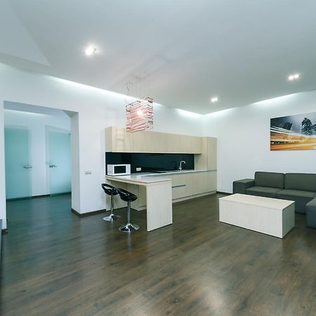 Kreschatik 21 With Terrace 2Br Kiev Luaran gambar