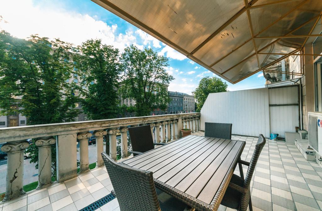 Kreschatik 21 With Terrace 2Br Kiev Luaran gambar