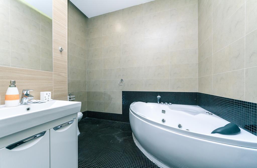 Kreschatik 21 With Terrace 2Br Kiev Luaran gambar